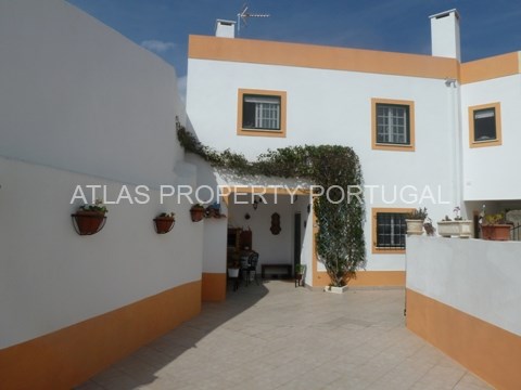 3 Bed villa for sale in Portugal`s Silver Coast