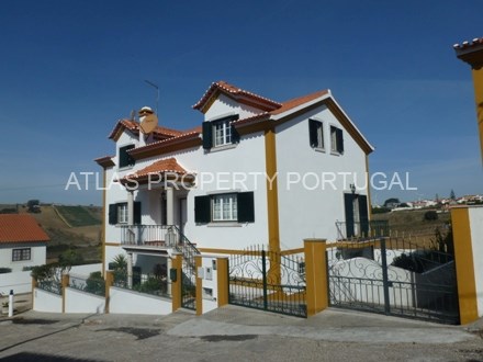 4 Bedrooms Villa in Portugal´s Silver Coast