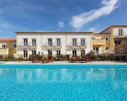 Villa with Pool for sale in Portugal Silver Coast